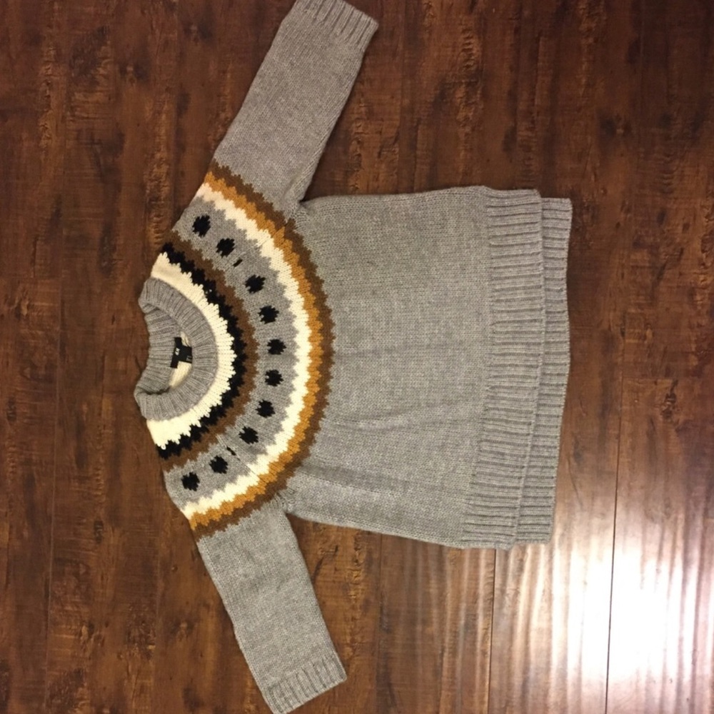 Half sleeve sweater